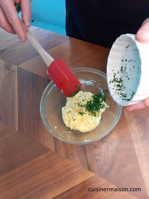 ajouter le persil dans la sauce