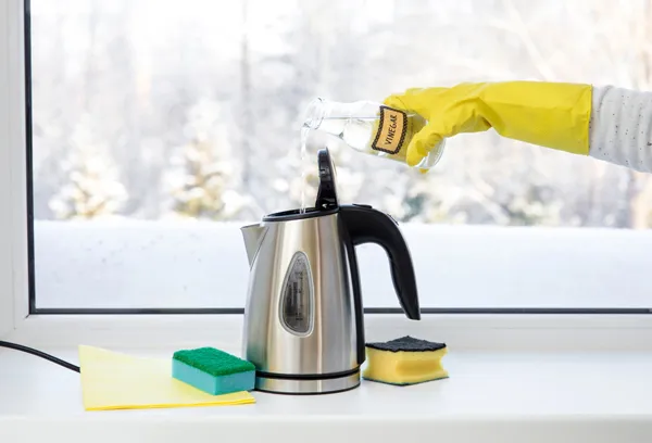 Comment nettoyer une bouilloire électrique: Top 6 des secrets de nettoyage